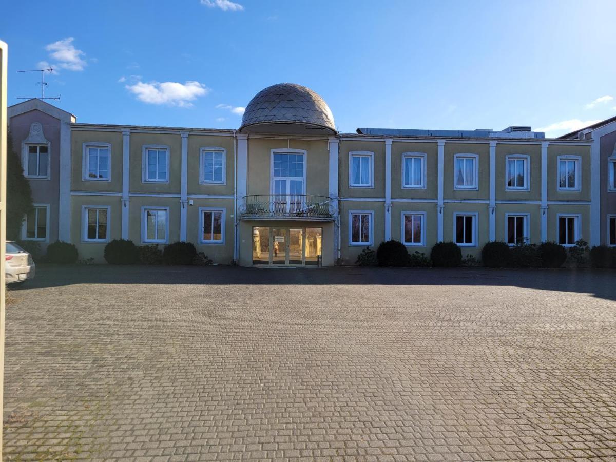 Dworek Sobieskiego Скерневице Экстерьер фото